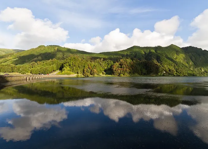 Sete Cidades Lake Lodge *
