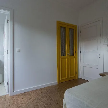 Sete Cidades Lake Lodge *
